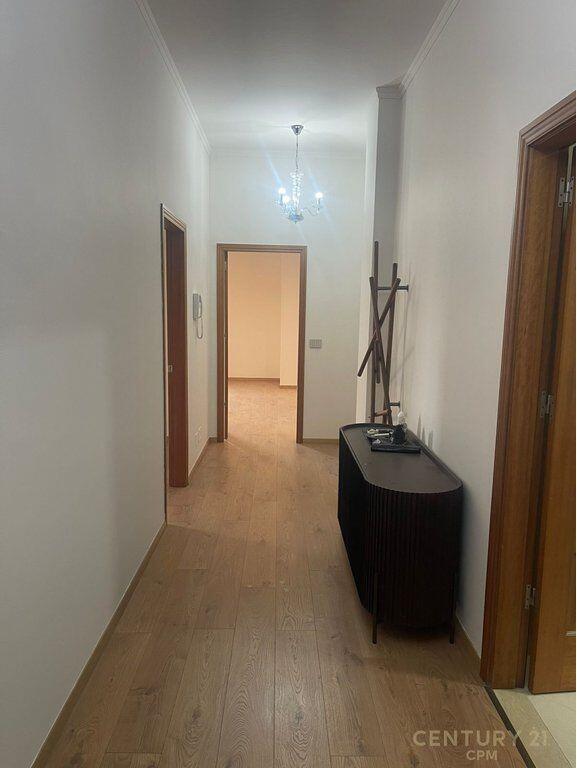 Ufficio Moderno 2+1+2 in Affitto vicino alla Guardia, Ish-Blloku 1.700 € /Mese
