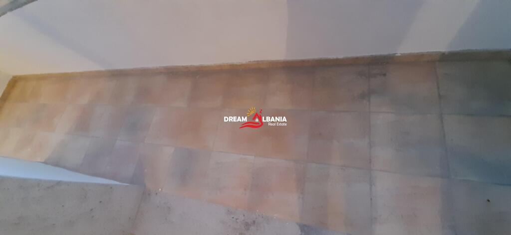 Penthouse apartment 4+1 with separate kitchen for sale on Hoxha Tasim street near Optika Roma in Tirana (ID 4139087)