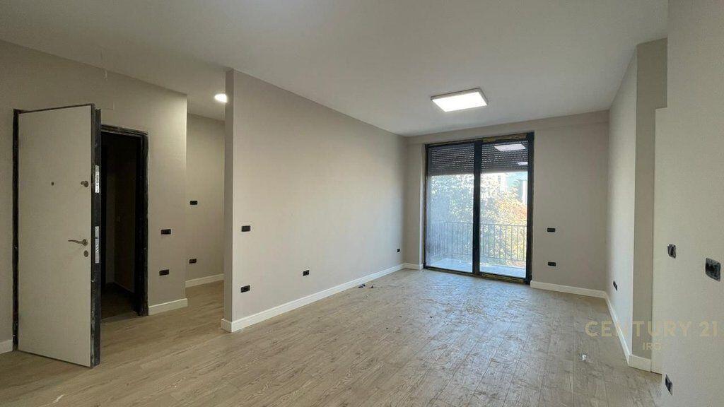 Affittasi appartamento 2+1+2 balconi vicino alla Scuola Rossa! 650 € /Mese