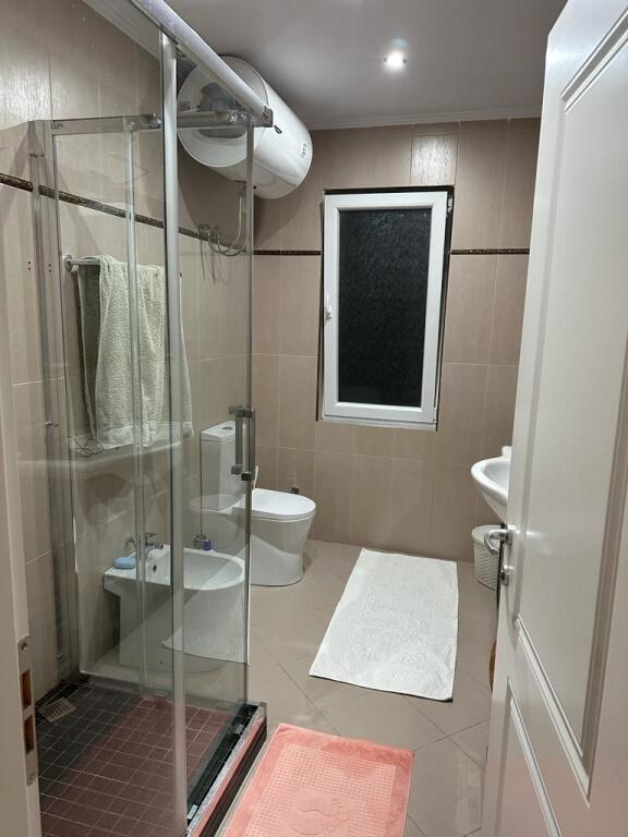 Shitet apartament 3+1+2+bllk