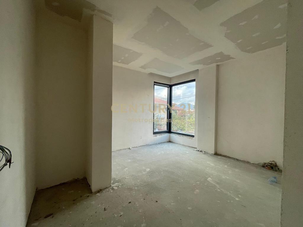 MODERN 3-STOREY VILLA WITH PRIVATE GARDEN FOR SALE IN A RESIDENTIAL AREA IN FARKE