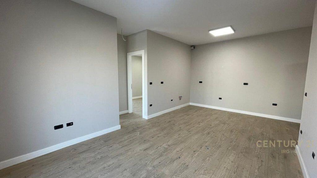 Affittasi appartamento 2+1+2 balconi vicino alla Scuola Rossa! 650 € /Mese