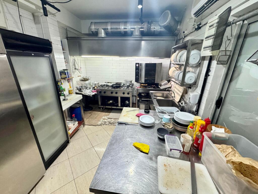 📣 VENDESI ATTIVITÀ Ristorante (NON LO SPAZIO) 📍Via Frederik Shiroka ✨