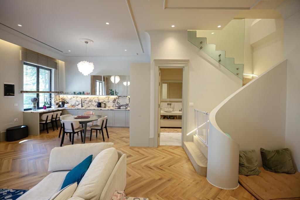 Vendesi DUPLEX a forma di VILLA 480.000€ Kodra e Diellit, Tirana