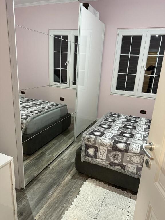 Shitet apartament 3+1+2+bllk