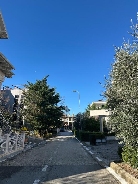 🏡 Shitet Vilë 4-Katëshe në Rezidencën Akacia Hills!