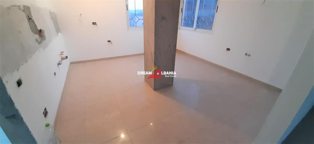 Penthouse apartment 4+1 with separate kitchen for sale on Hoxha Tasim street near Optika Roma in Tirana (ID 4139087)