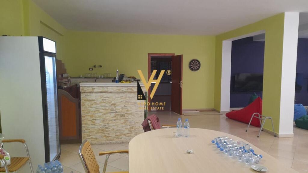 LOCALE COMMERCIALE 200 M2 IN AFFITTO A KODRA E DIELLIT 1.400 EURO