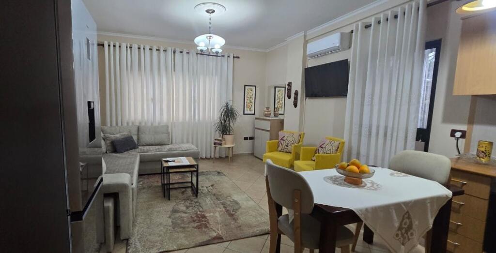 🏠 Affittasi Appartamento 1+1, Zona della Scuola di Balletto, Tirana