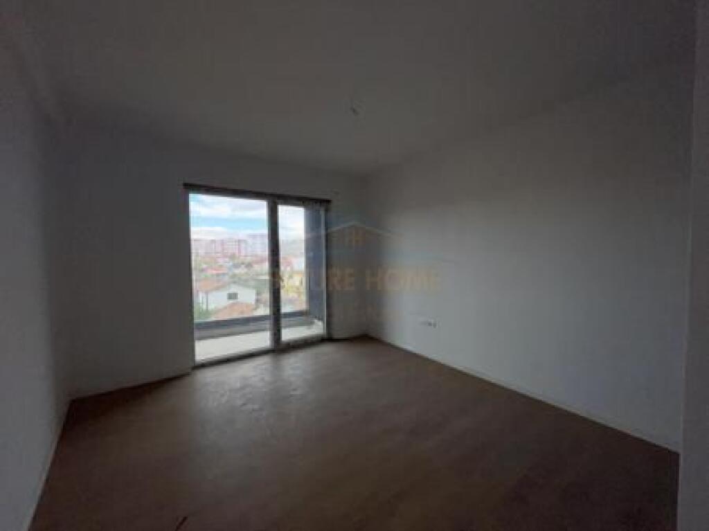 Shitet, Apartament 2+1+2, Rruga Jordan Misja, Tirane