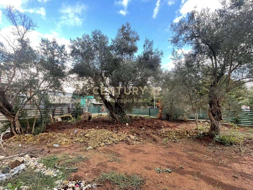 MODERN 3-STOREY VILLA WITH PRIVATE GARDEN FOR SALE IN A RESIDENTIAL AREA IN FARKE