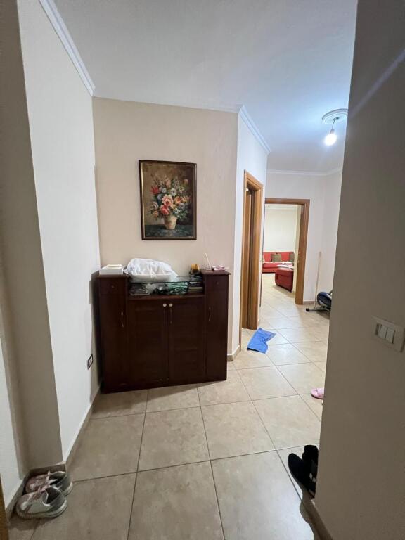 Shitet Apartament 1+1+Ballkon 125.000€ Kinostudio, Ministria e Kultures, Tirane