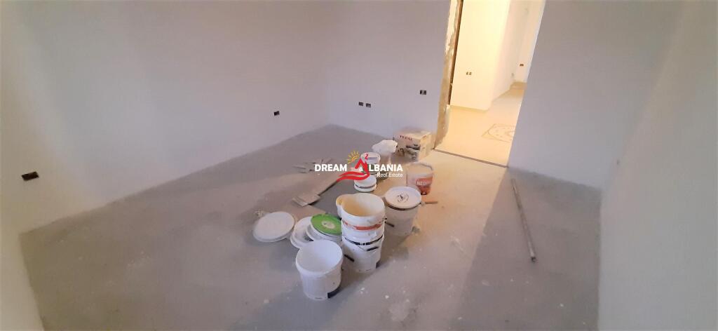 Penthouse apartment 4+1 with separate kitchen for sale on Hoxha Tasim street near Optika Roma in Tirana (ID 4139087)