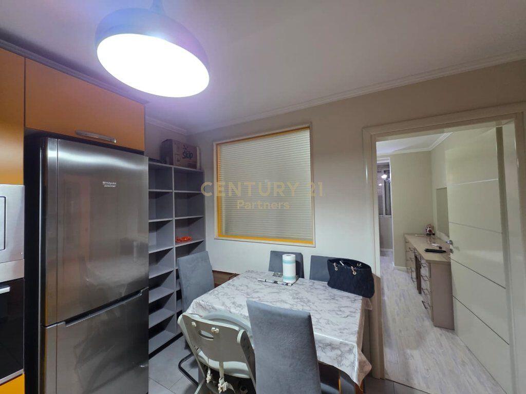 Appartamento 2+1 in Affitto nel Centro di Tirana - 900€ | 76 m² 900 € /Mese Sup. Totale  76m2