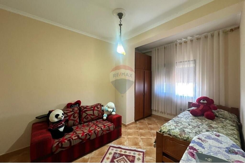 Apartment 2+1 for rent Near Niket Dardani school