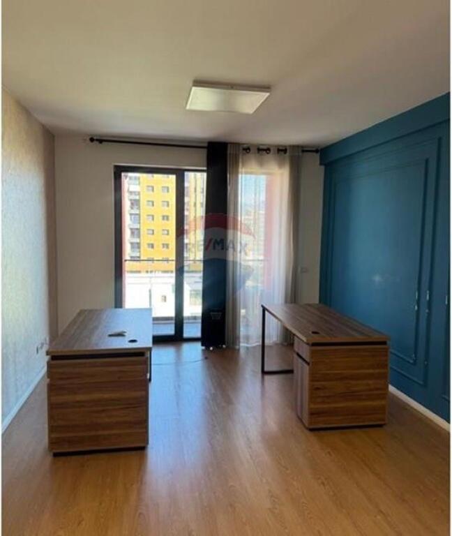ambiente per ufficio 1+1 in affitto per ufficio presso il palazzo EGLO