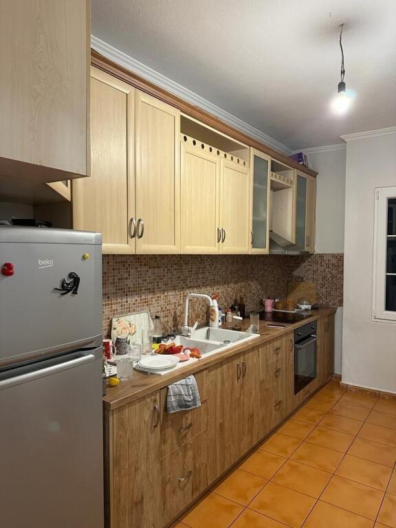 Shitet apartament 3+1+2+bllk