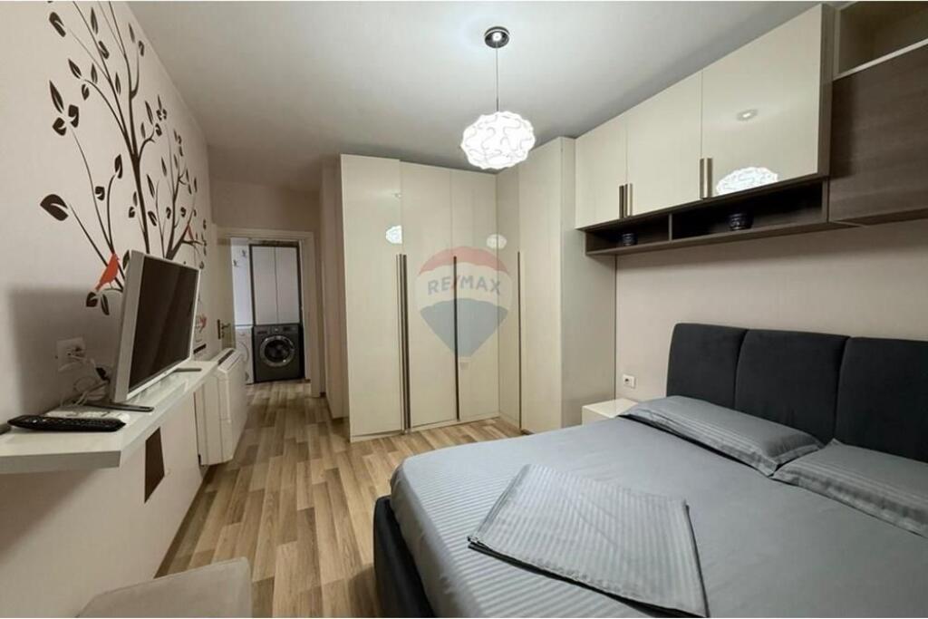 Jepet apartament me qera 2+1 Qender