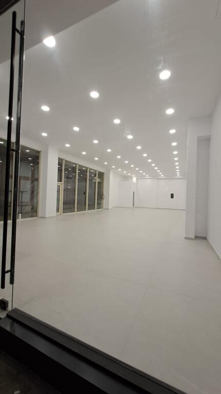 Jepet me Qira – Showroom pranë Kompleksi Delijorgji