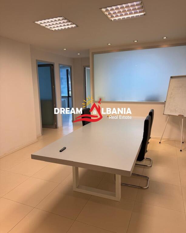 Commercial Space/Office for Sale on Elbasanit Street, near Air Albania Stadium in Tirana (ID 4161089)
