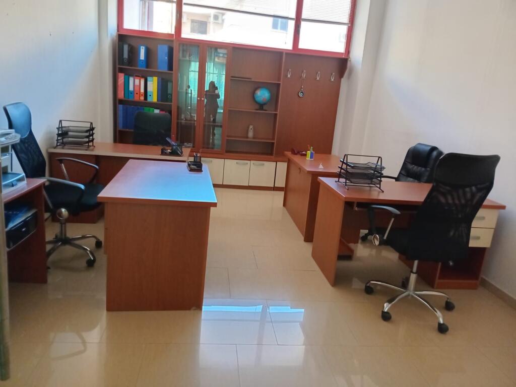 Jepet me qira zyrë profesionale 25 m² në Vollgë, Durrës