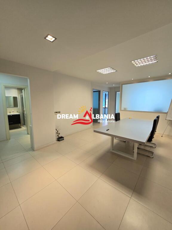 Commercial Space/Office for Sale on Elbasanit Street, near Air Albania Stadium in Tirana (ID 4161089)
