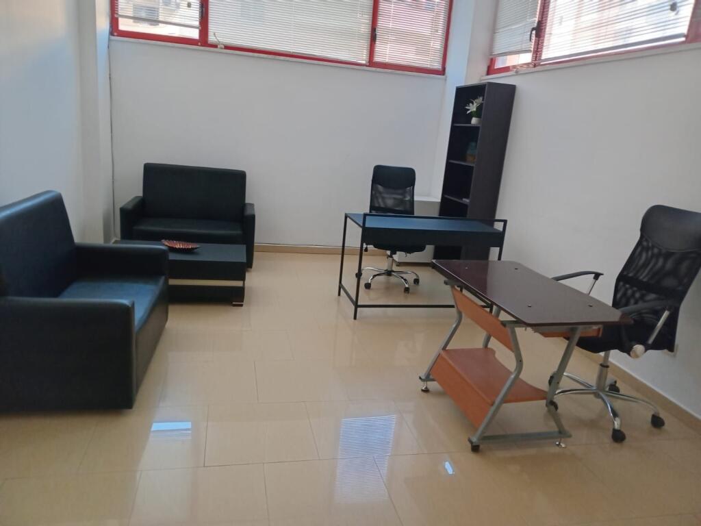 Jepet me qira zyrë profesionale 25 m² në Vollgë, Durrës