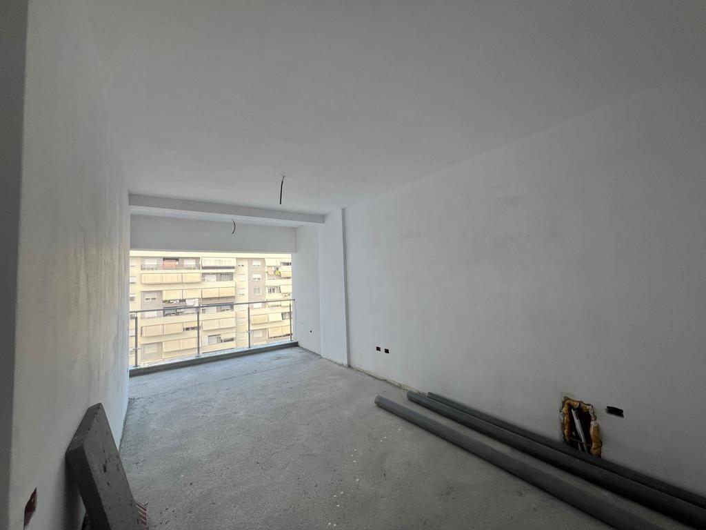 VENDIAMO APPARTAMENTO 2+1+2 PRESSO IL COMUNE DI PARIGI COMPLESSO KIKA!! 330,000 €