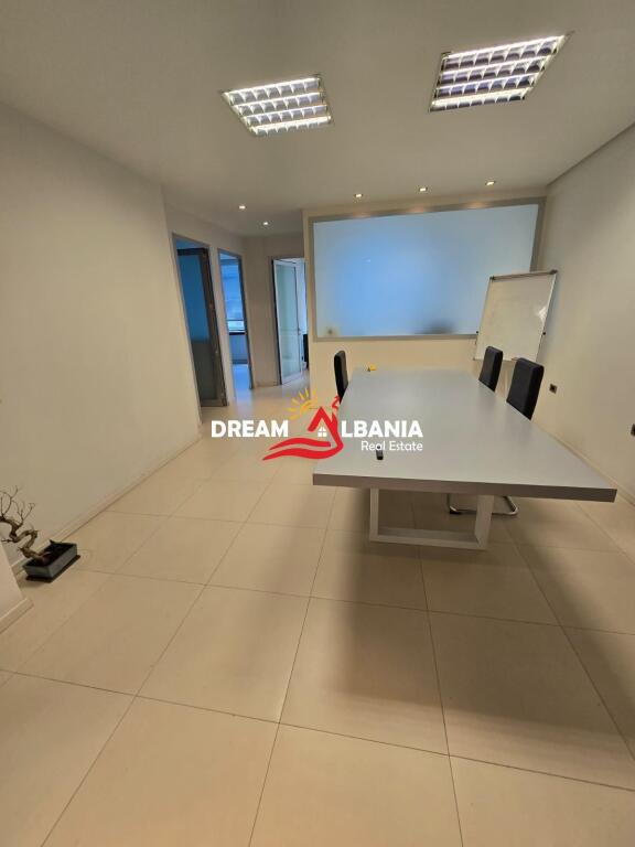 Commercial Space/Office for Sale on Elbasanit Street, near Air Albania Stadium in Tirana (ID 4161089)
