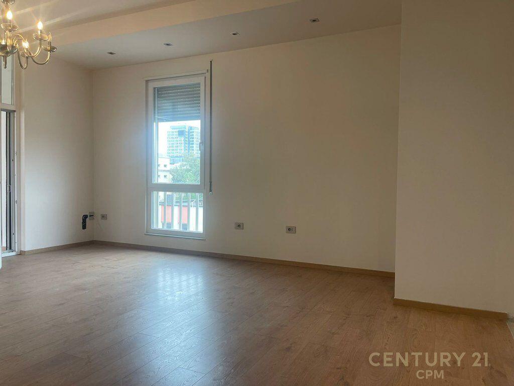 Ufficio Moderno 2+1+2 in Affitto vicino alla Guardia, Ish-Blloku 1.700 € /Mese