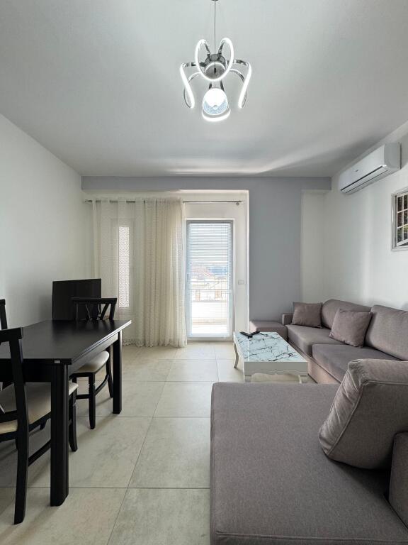 📍 Apartment 1+1 for rent – Industrial Market, Durrës
