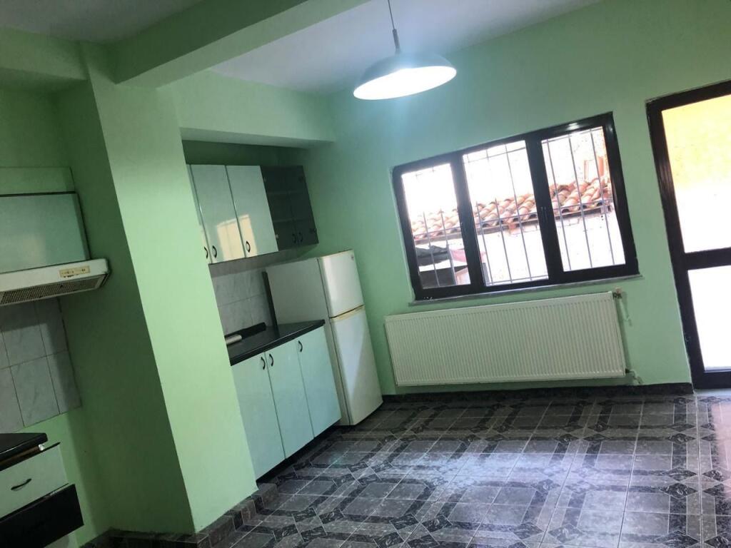 Jepet ambient me qira pranë Spitalit Gjerman