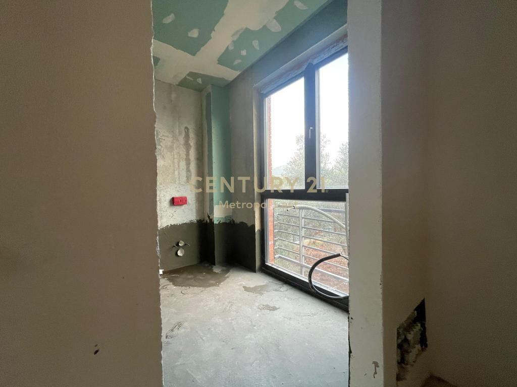 MODERN 3-STOREY VILLA WITH PRIVATE GARDEN FOR SALE IN A RESIDENTIAL AREA IN FARKE