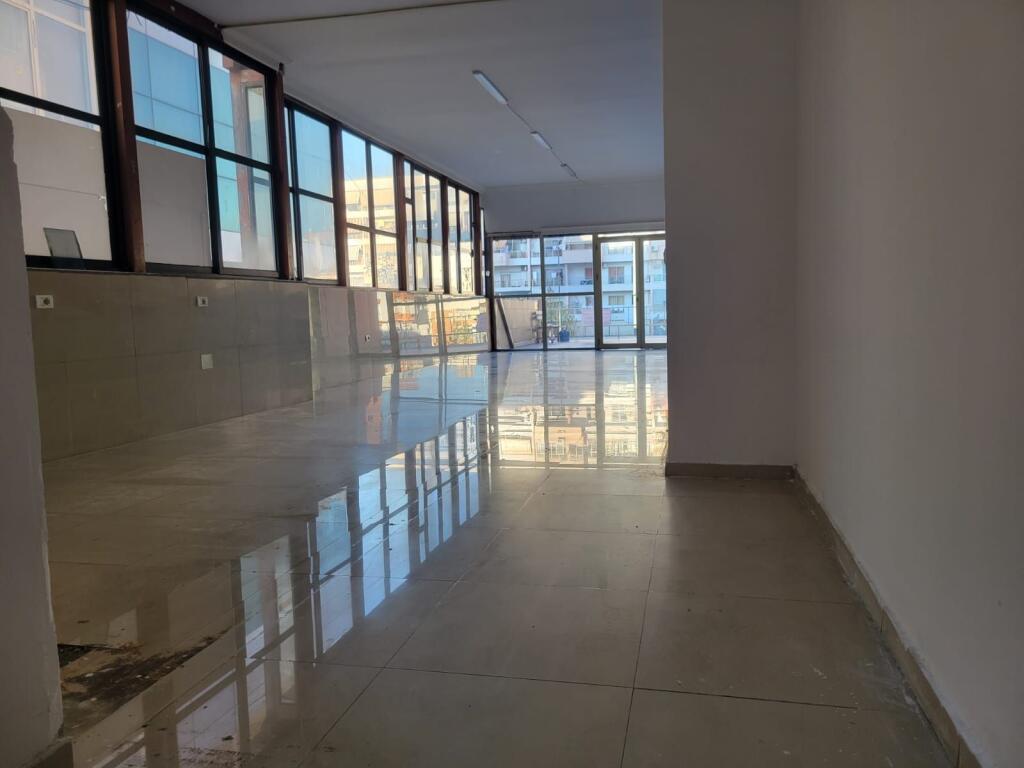 Ambiente komerciale per qera Selite
