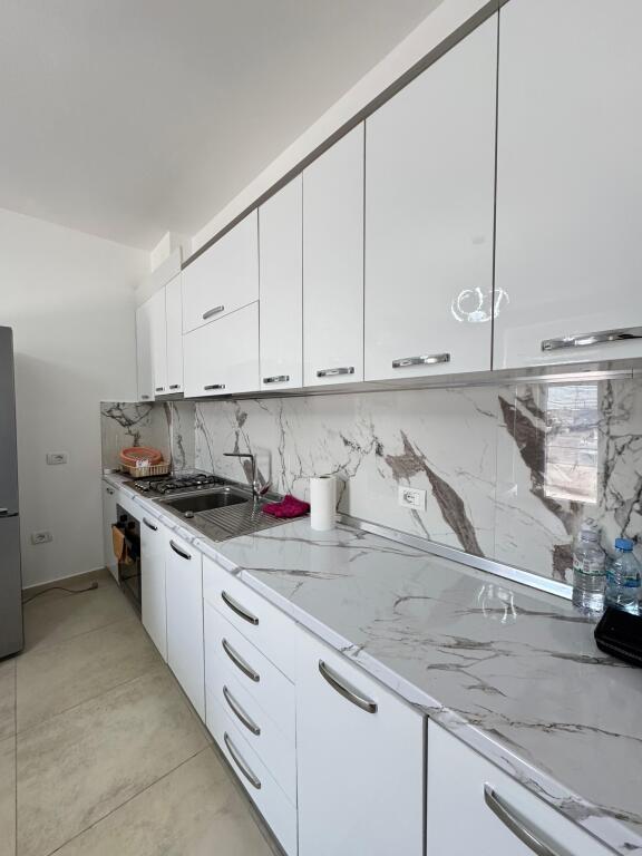📍 Apartment 1+1 for rent – Industrial Market, Durrës