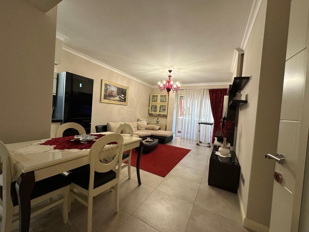 VENDESI APPARTAMENTO 2+1 PRESSO "QENDRA KRISTAL" !!! 300,000 €