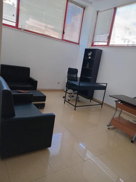 Jepet me qira zyrë profesionale 25 m² në Vollgë, Durrës