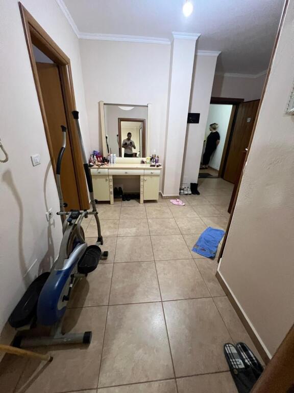 Shitet Apartament 1+1+Ballkon 125.000€ Kinostudio, Ministria e Kultures, Tirane
