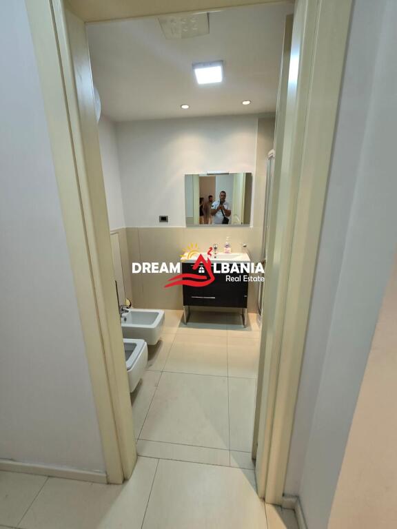 Commercial Space/Office for Sale on Elbasanit Street, near Air Albania Stadium in Tirana (ID 4161089)
