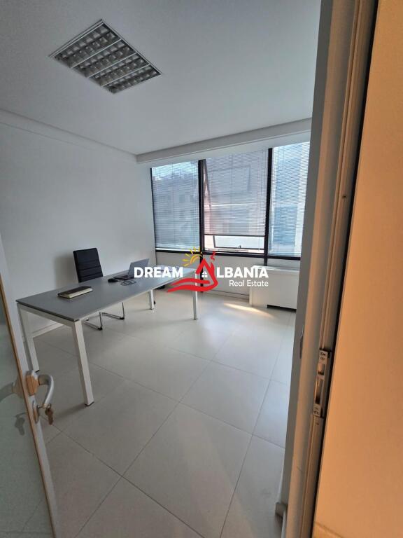 Commercial Space/Office for Sale on Elbasanit Street, near Air Albania Stadium in Tirana (ID 4161089)
