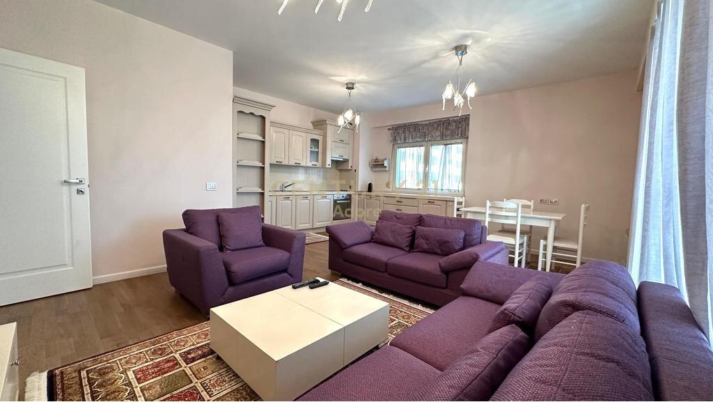 Apartament 2+1 me Qira tek Pazari i Ri!