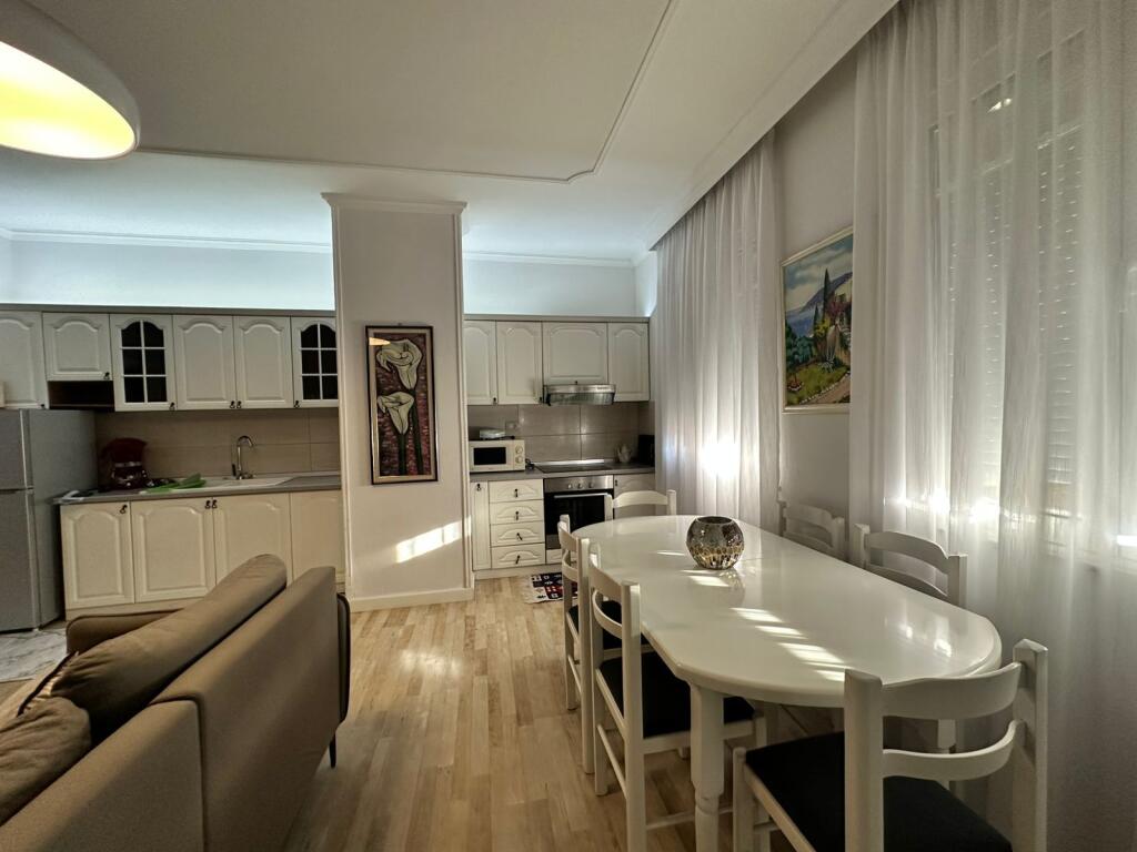 Jepet apartamenti me qera 2+1+2 te Zogu i Zi 60.000 Leke