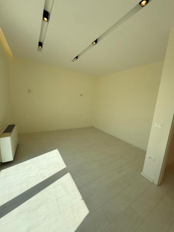 Shitet Apartament, zona e Tufines