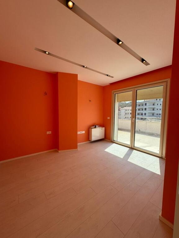 Shitet Apartament, zona e Tufines