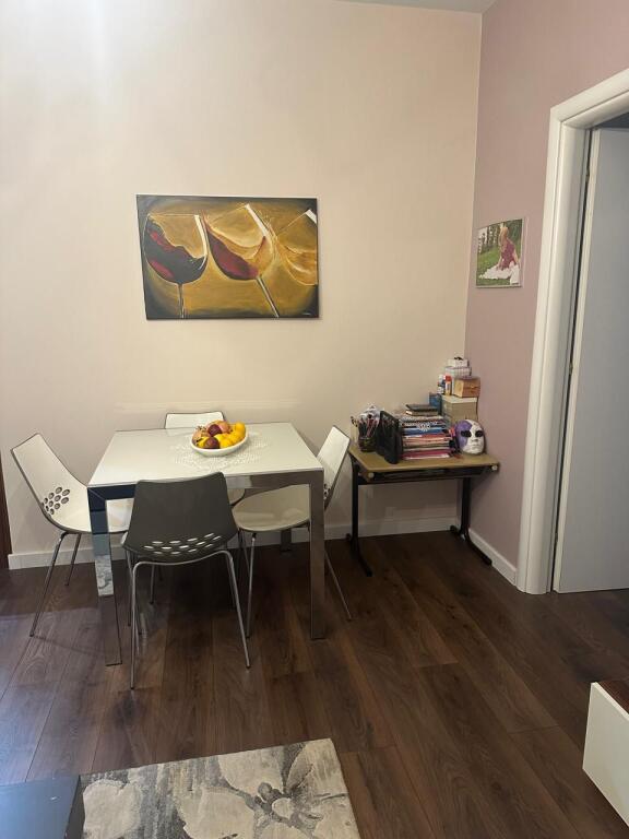 🟦 Jepet me qira apartament 1+1 me parkim – Liqeni i Thatë