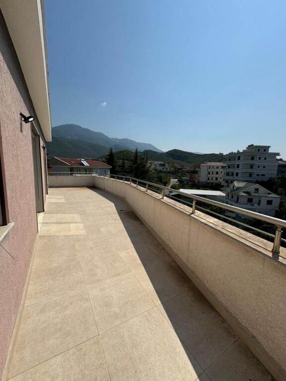 Shitet Apartament, zona e Tufines