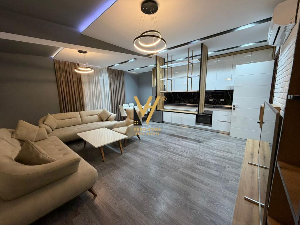 JEPET APARTAMENT 3+1+2+3BLK ME QIRA TE KODRA E DIELLIT 1.200 EURO