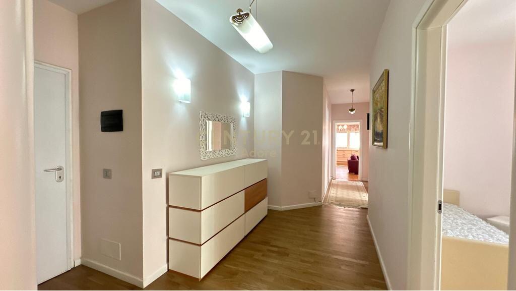 Apartament 2+1 me Qira tek Pazari i Ri!