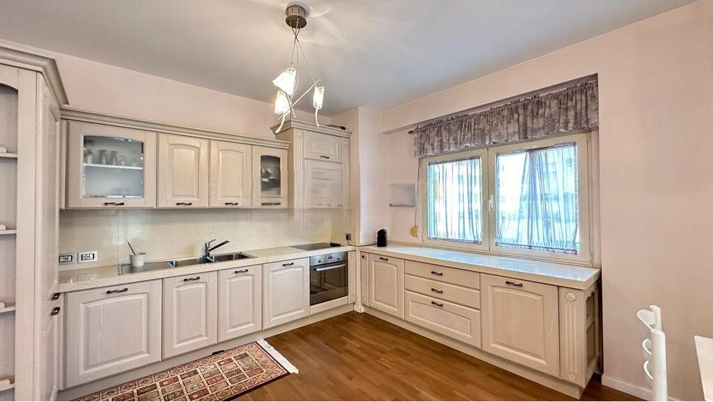 Apartament 2+1 me Qira në Pazarin e Ri – 140 m², Totalisht i Mobiluar