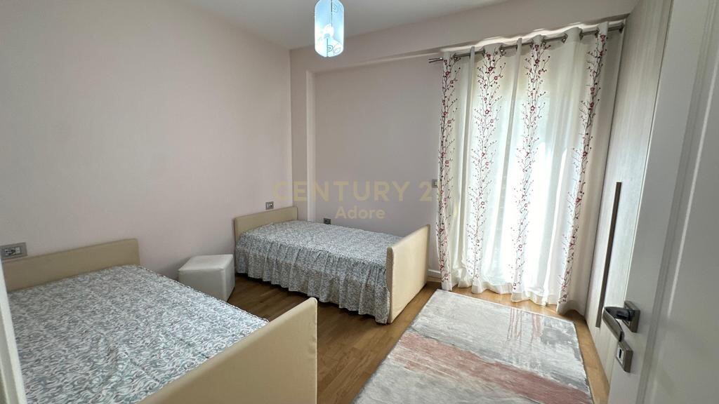 Apartament 2+1 me Qira tek Pazari i Ri!